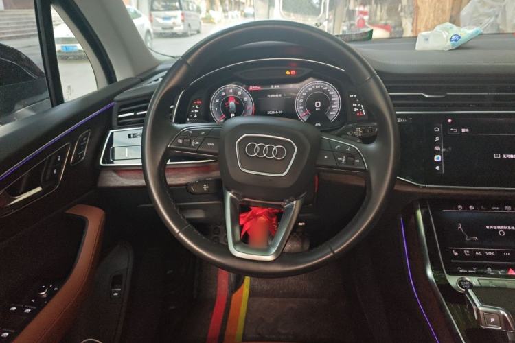 Used Audi Q7 2023 45 TFSI quattro S line Sport model Steering Wheel