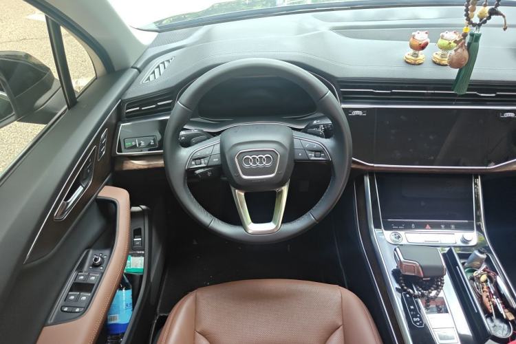 Used Audi Q7 2023 45 TFSI quattro S line Sport model Steering Wheel