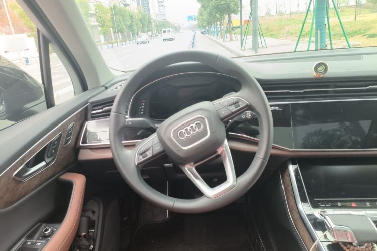 Used Audi Q7 2023 45 TFSI quattro S line Sport model Steering Wheel