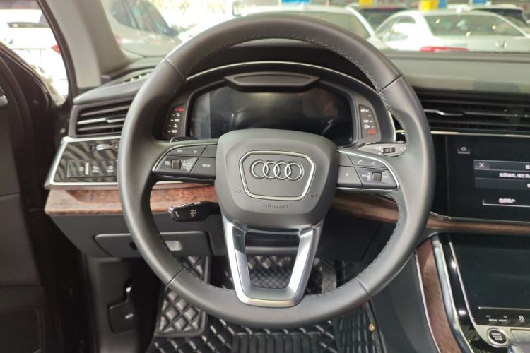 Used Audi Q7 2023 55 TFSI quattro S line Sport Edition Steering Wheel