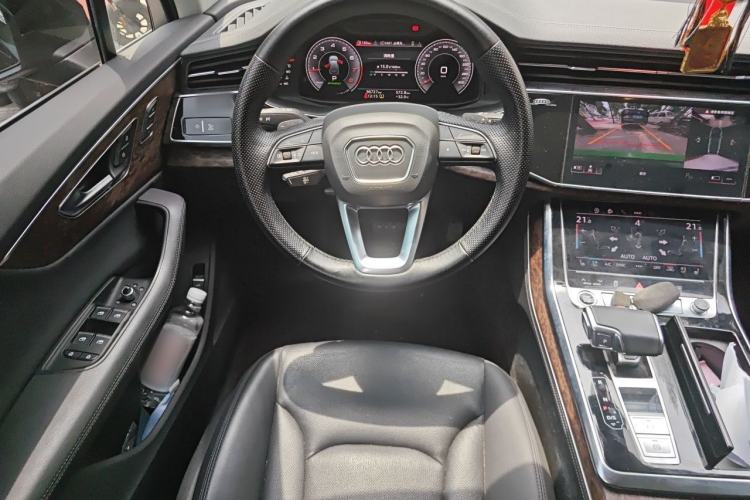 Used Audi Q7 2023 45 TFSI quattro S line Sport model Steering Wheel