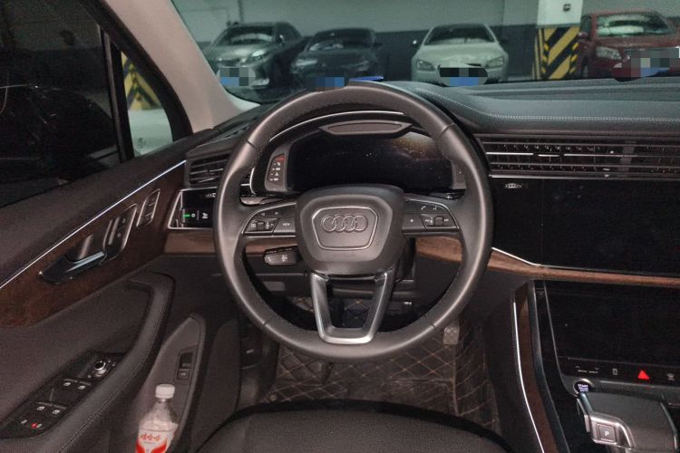 Used Audi Q7 2023 45 TFSI quattro S line Sport model Steering Wheel