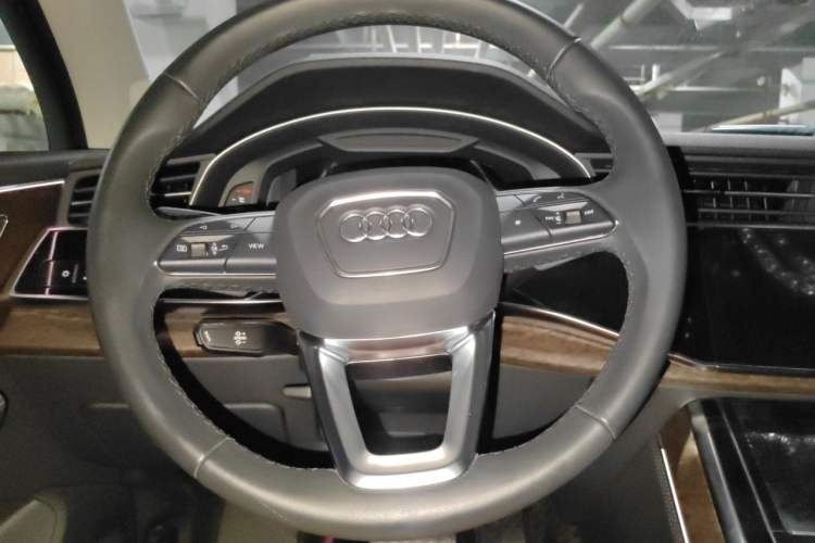Used Audi Q7 2023 55 TFSI quattro S line Sport Edition Steering Wheel