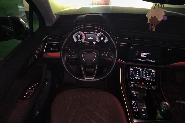 Used Audi Q7 2023 55 TFSI quattro S line Sport Edition Steering Wheel
