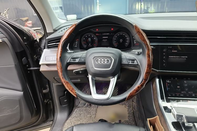 Used Audi Q7 2023 45 TFSI quattro S line Sport model Steering Wheel