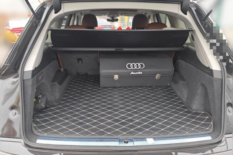 Used Audi Q7 2023 45 TFSI quattro S line Sport model Trunk