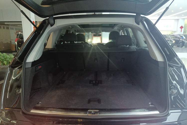 Used Audi Q7 2023 45 TFSI quattro S line Sport model Trunk