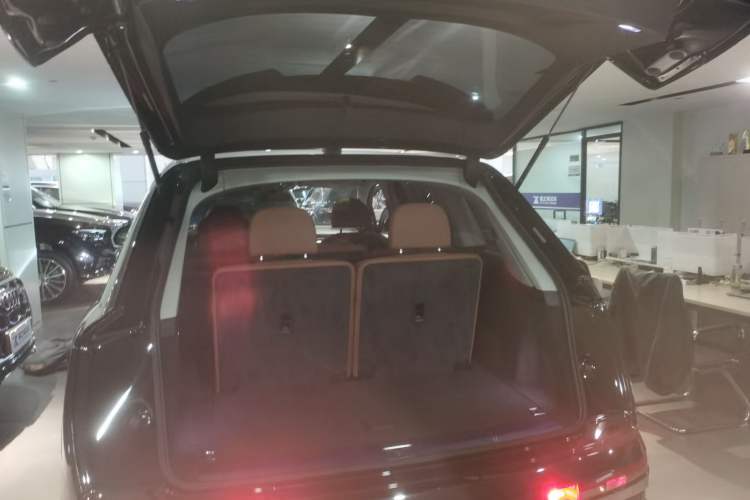 Used Audi Q7 2023 55 TFSI quattro S line Sport Edition Trunk