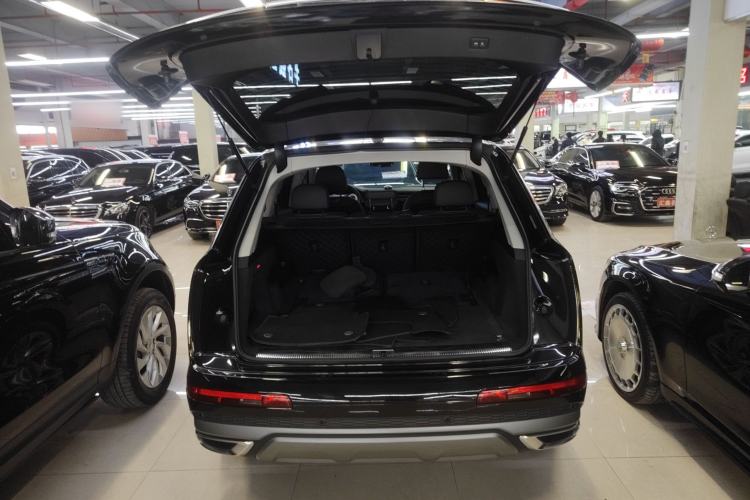 Used Audi Q7 2023 45 TFSI quattro S line Sport model Trunk