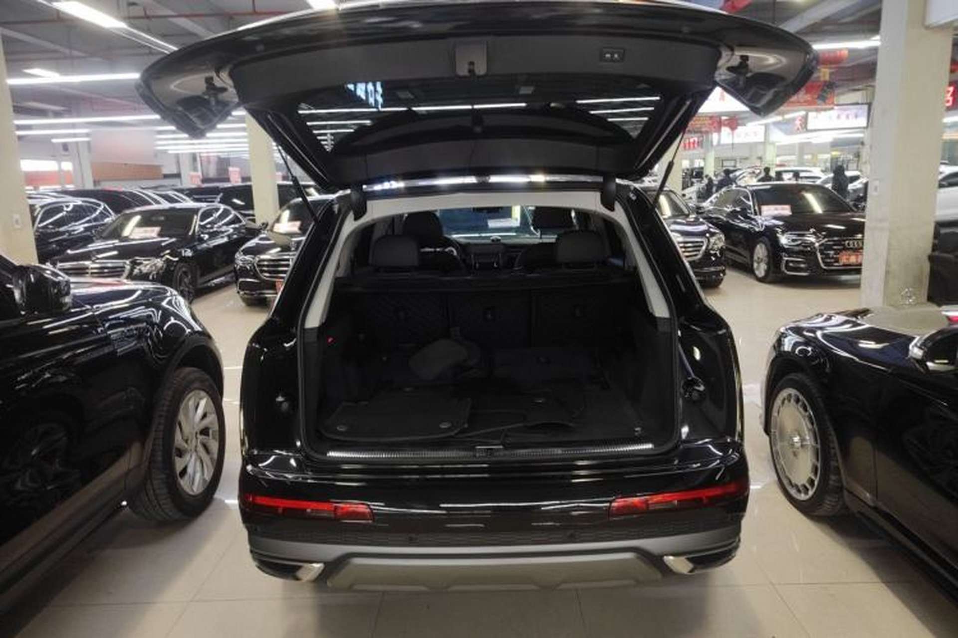 Used Audi Q7 2023 45 TFSI quattro S line Sport model Trunk