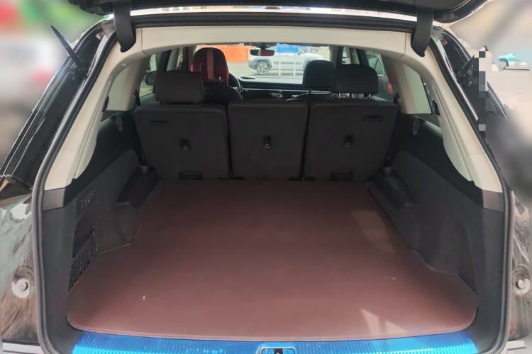 Used Audi Q7  Trunk