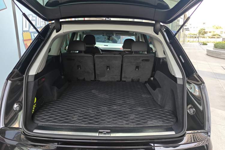 Used Audi Q7 2023 45 TFSI quattro S line Sport model Trunk
