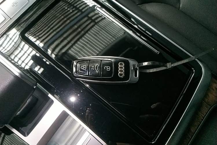 Used Audi Q7 2023 55 TFSI quattro S line Sport Edition Vehicle Key