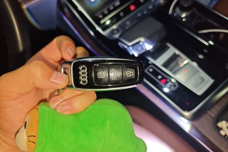 Used Audi Q7 2023 55 TFSI quattro S line Sport Edition Vehicle Key