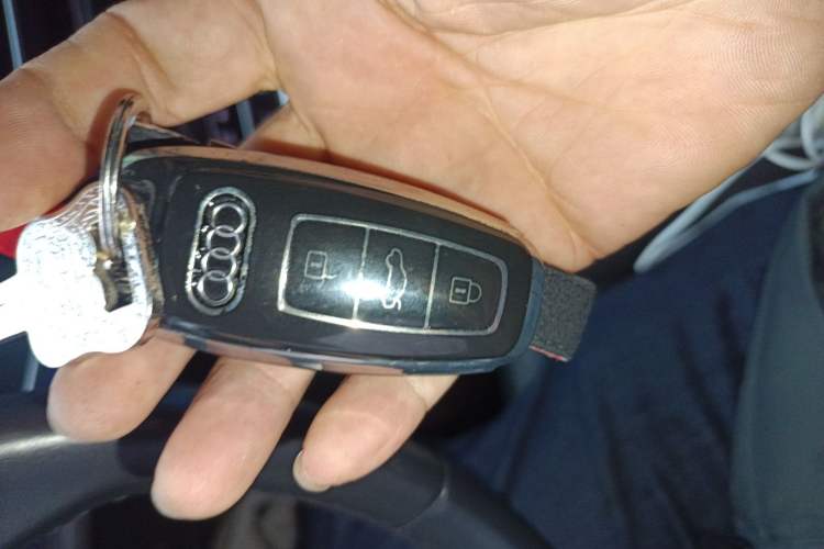 Used Audi Q7 2023 55 TFSI quattro S line Sport Edition Vehicle Key