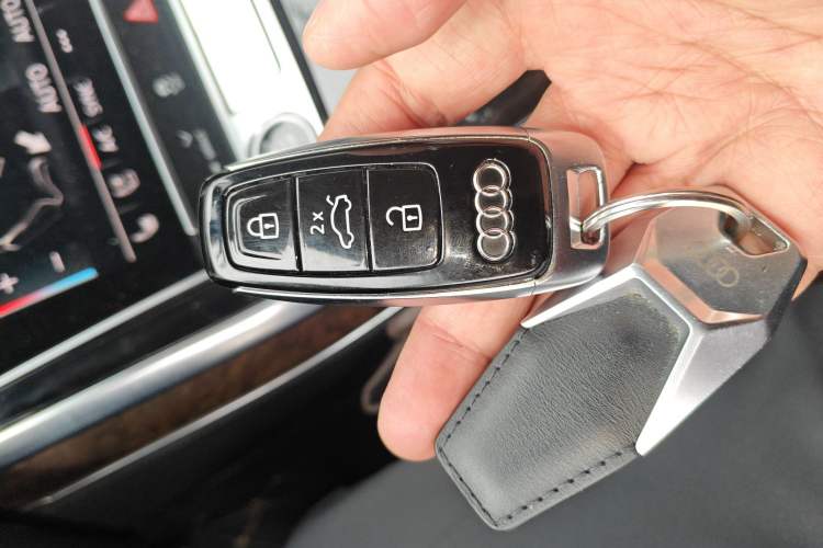 Used Audi Q7 2023 45 TFSI quattro S line Sport model Vehicle Key
