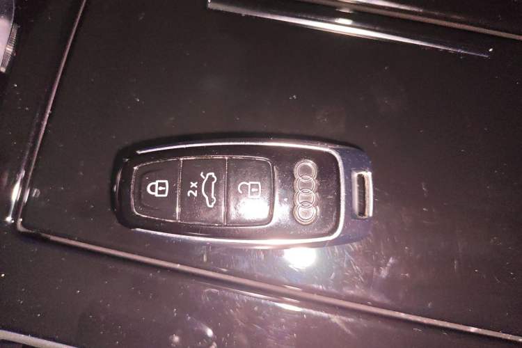 Used Audi Q7 2023 45 TFSI quattro S line Sport model Vehicle Key