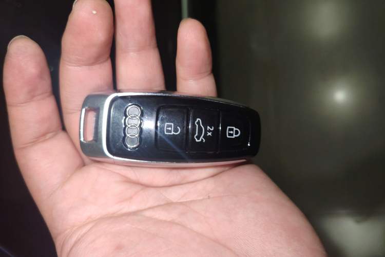 Used Audi Q7 2023 45 TFSI quattro S line Sport model Vehicle Key