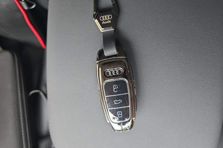 Used Audi Q7 2023 55 TFSI quattro S line Sport Edition Vehicle Key