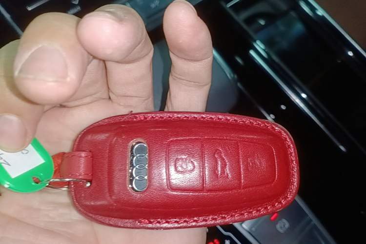Used Audi Q7 2023 55 TFSI quattro S line Sport Edition Vehicle Key