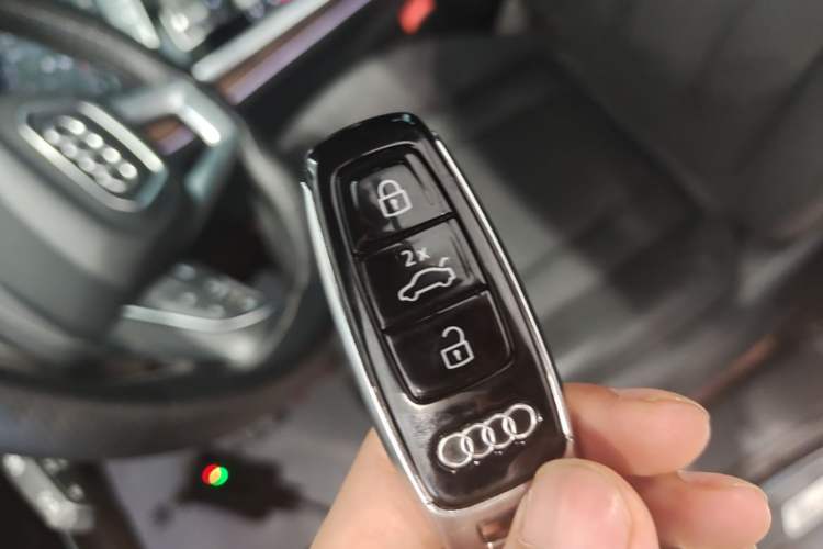 Used Audi Q7 2023 55 TFSI quattro S line Sport Edition Vehicle Key