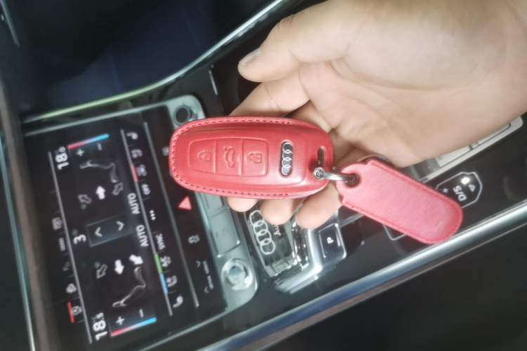 Used Audi Q7 2023 45 TFSI quattro S line Sport model Vehicle Key