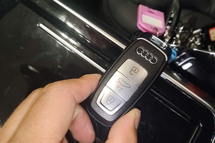 Used Audi Q7 2023 55 TFSI quattro S line Sport Edition Vehicle Key
