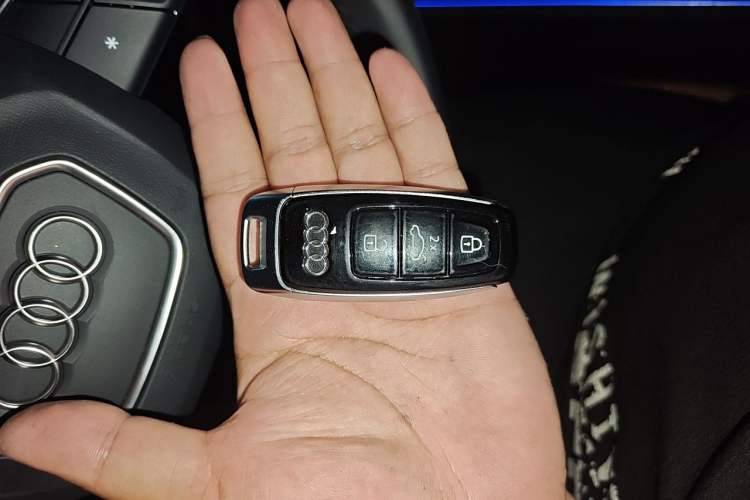 Used Audi Q7 2023 55 TFSI quattro S line Sport Edition Vehicle Key