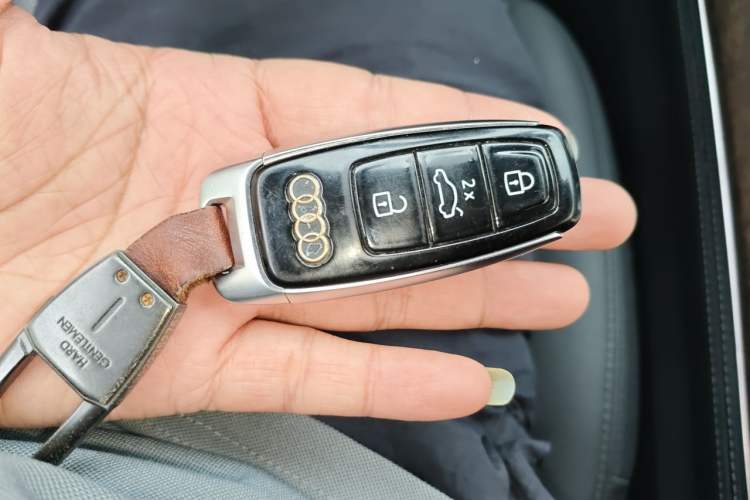 Used Audi Q7 2023 55 TFSI quattro S line Sport Edition Vehicle Key