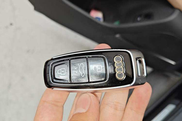 Used Audi Q7 2023 55 TFSI quattro S Prestige Edition Vehicle Key