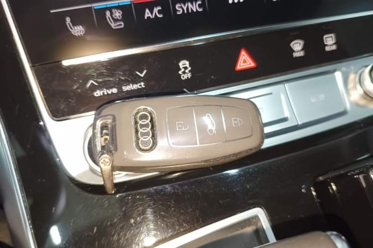 Used Audi Q7 2023 55 TFSI quattro S line Sport Edition Vehicle Key