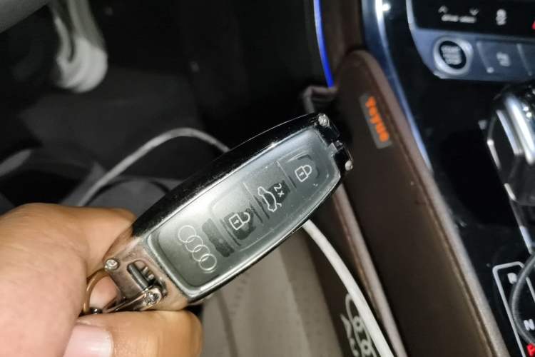 Used Audi Q7 2023 55 TFSI quattro S line Sport Edition Vehicle Key