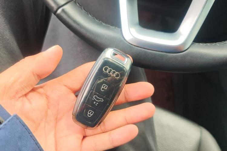 Used Audi Q7  Vehicle Key