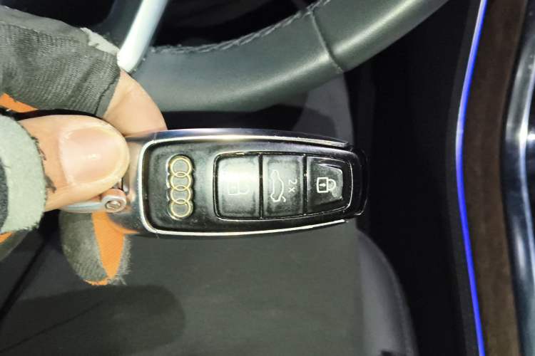 Used Audi Q7 2023 45 TFSI quattro S line Sport model Vehicle Key