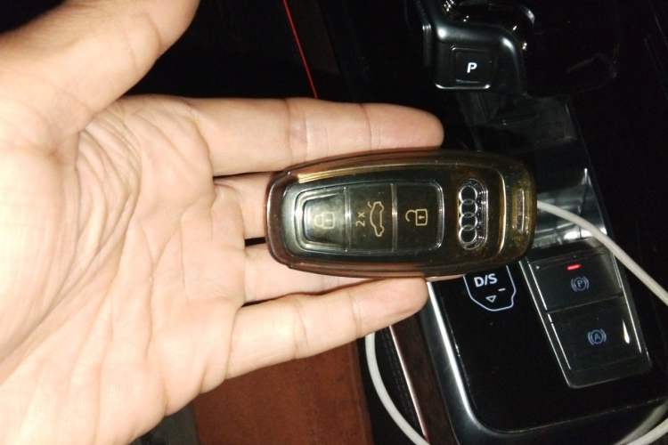 Used Audi Q7 2023 55 TFSI quattro S line Sport Edition Vehicle Key