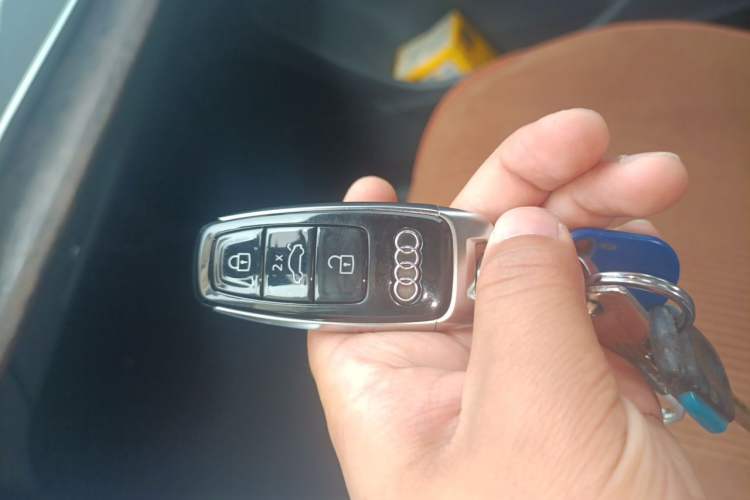 Used Audi Q7 2023 55 TFSI quattro S line Sport Edition Vehicle Key