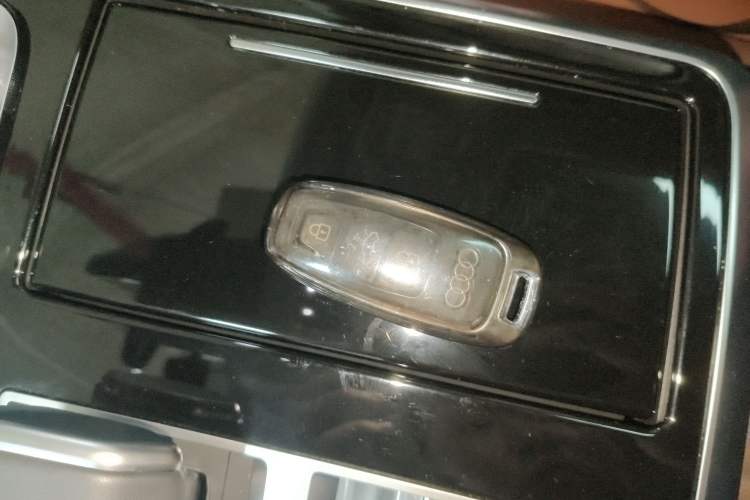 Used Audi Q7 2023 45 TFSI quattro S line Sport model Vehicle Key