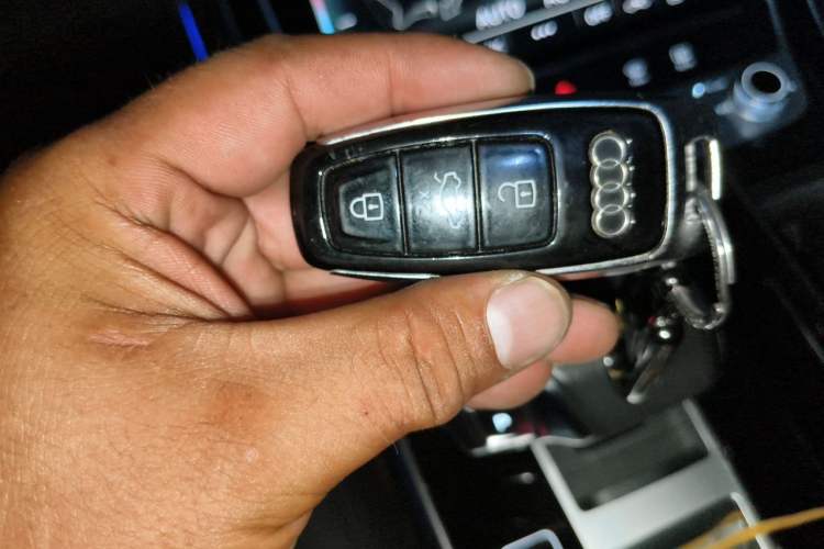 Used Audi Q7 2023 55 TFSI quattro S line Sport Edition Vehicle Key