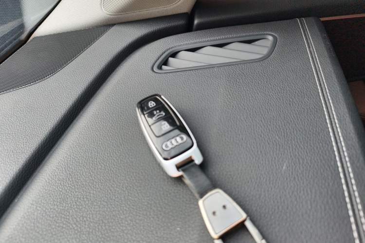Used Audi Q7 2023 55 TFSI quattro S line Sport Edition Vehicle Key