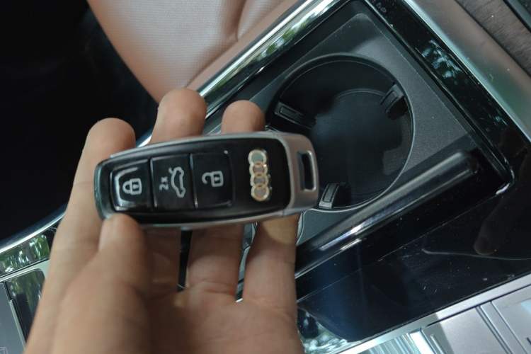 Used Audi Q7 2023 55 TFSI quattro S line Sport Edition Vehicle Key