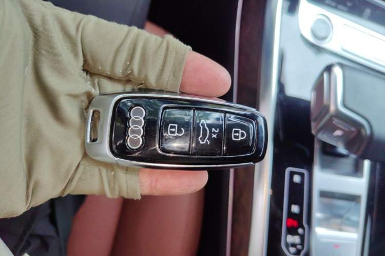 Used Audi Q7 2023 55 TFSI quattro S line Sport Edition Vehicle Key