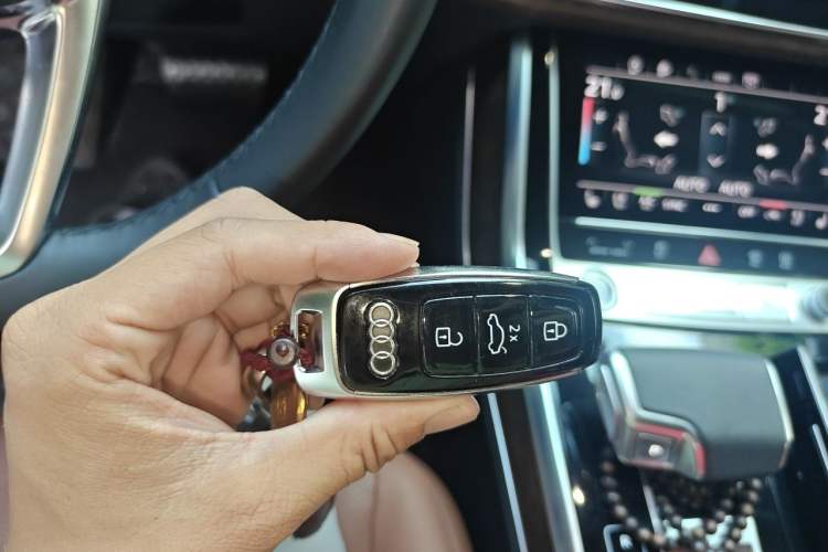 Used Audi Q7 2023 45 TFSI quattro S line Sport model Vehicle Key