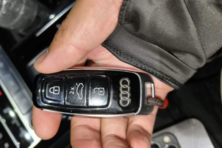 Used Audi Q7 2023 55 TFSI quattro S line Sport Edition Vehicle Key