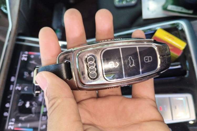 Used Audi Q7 2023 45 TFSI quattro S line Sport model Vehicle Key