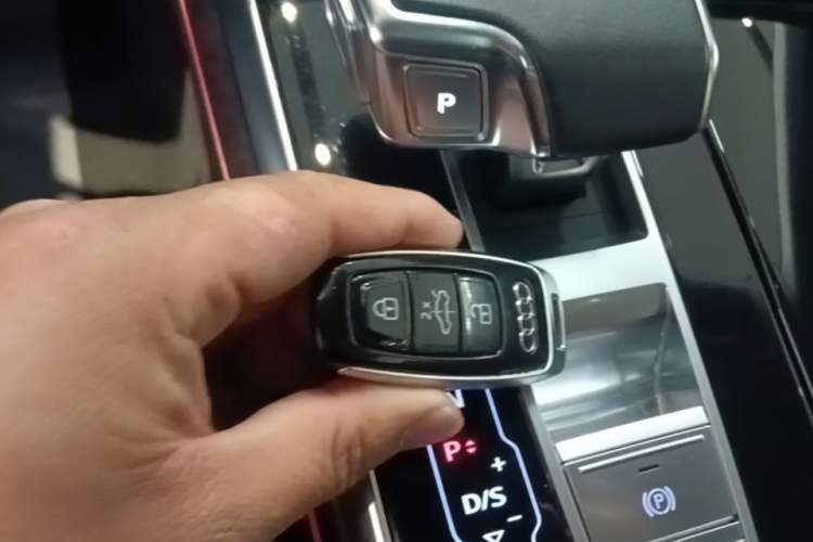 Used Audi Q7 2023 45 TFSI quattro S line Sport model Vehicle Key
