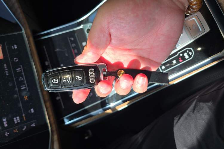 Used Audi Q7 2023 55 TFSI quattro S Prestige Edition Vehicle Key