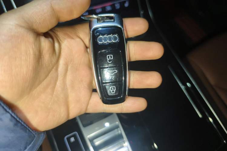 Used Audi Q7 2023 45 TFSI quattro S line Sport model Vehicle Key