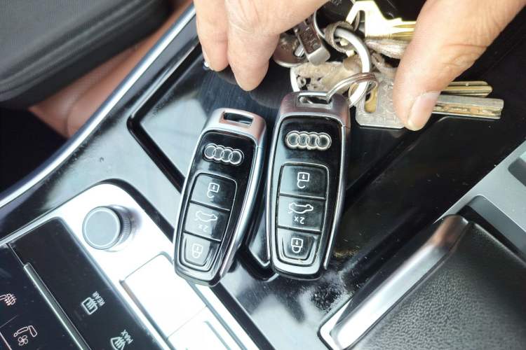 Used Audi Q7 2023 45 TFSI quattro S line Sport model Vehicle Key