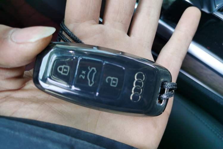 Used Audi Q7 2023 55 TFSI quattro S line Sport Edition Vehicle Key