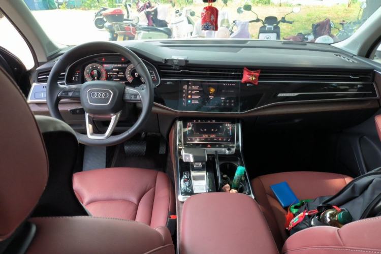 Used Audi Q7 2023 55 TFSI quattro S line Sport Edition Center Console
